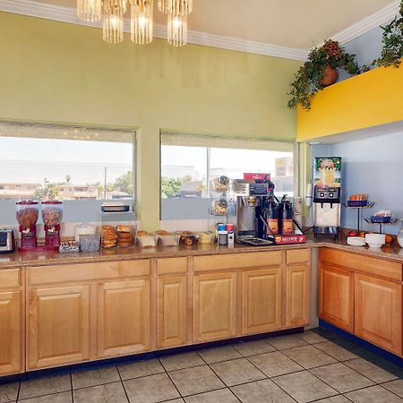 Knights Inn Palmdale Bagian luar foto