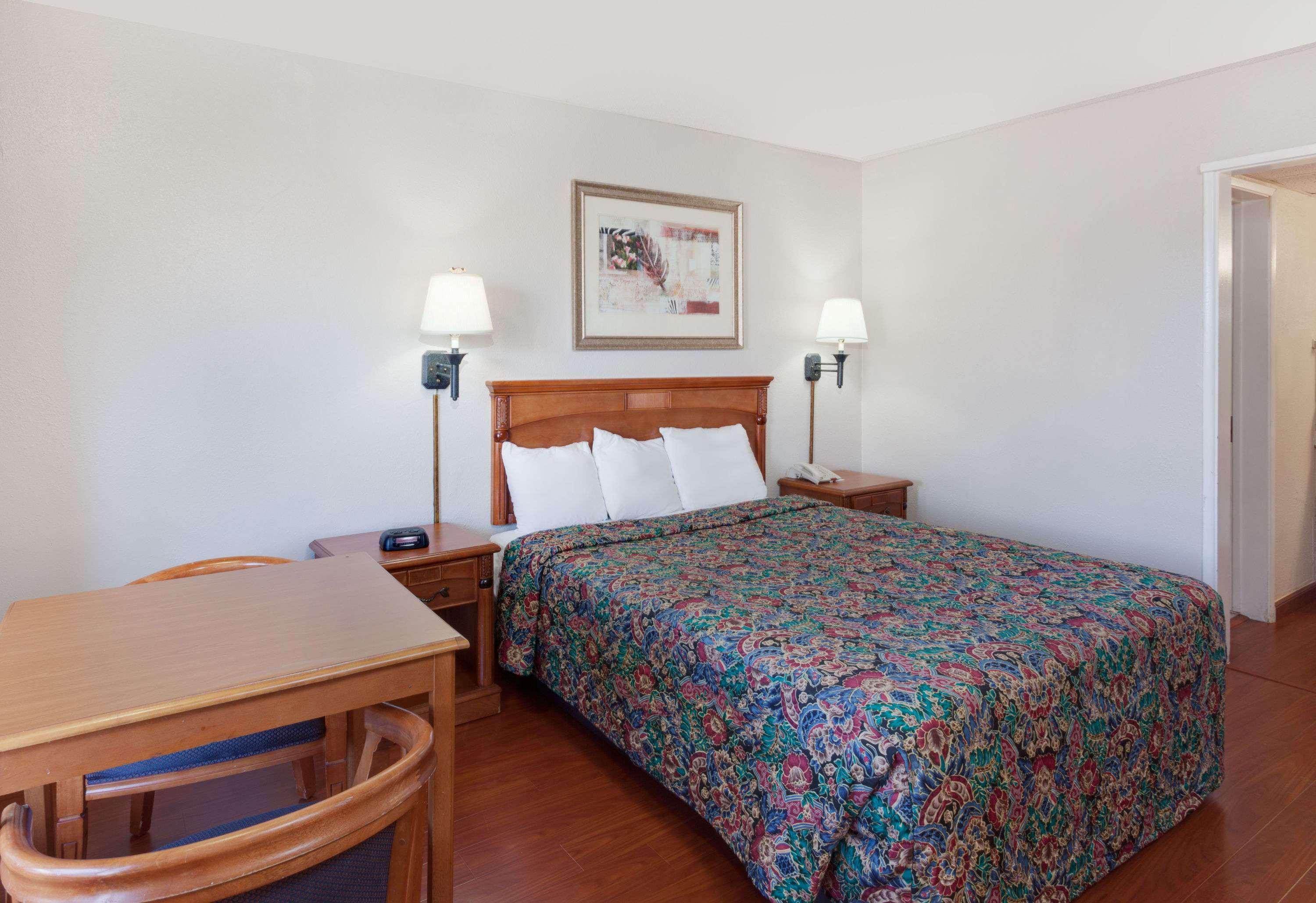 Knights Inn Palmdale Bagian luar foto