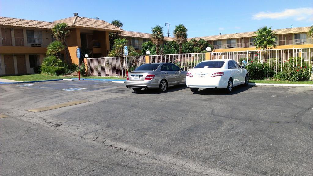 Knights Inn Palmdale Bagian luar foto