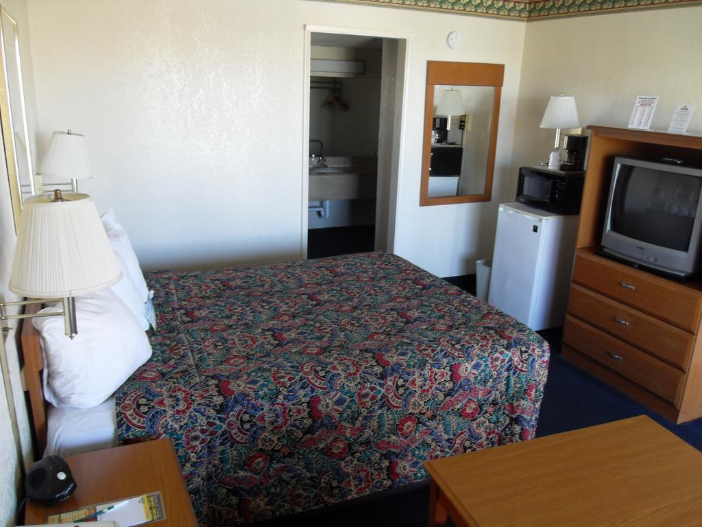 Knights Inn Palmdale Bagian luar foto