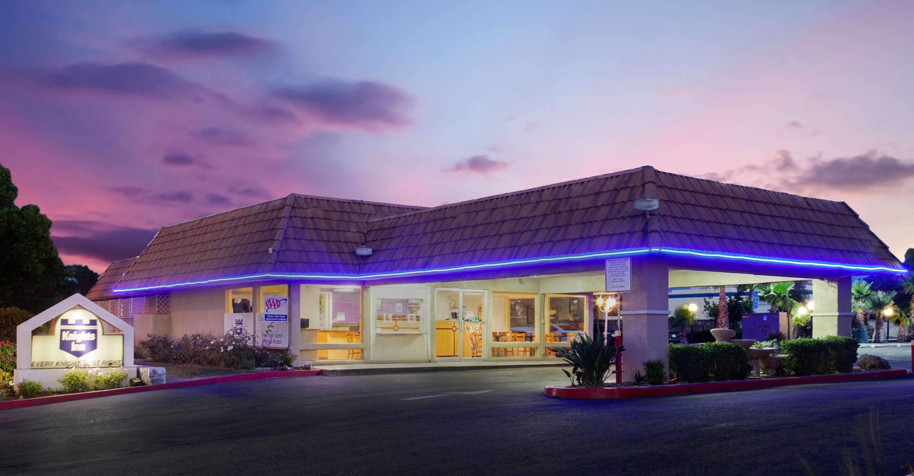Knights Inn Palmdale Bagian luar foto