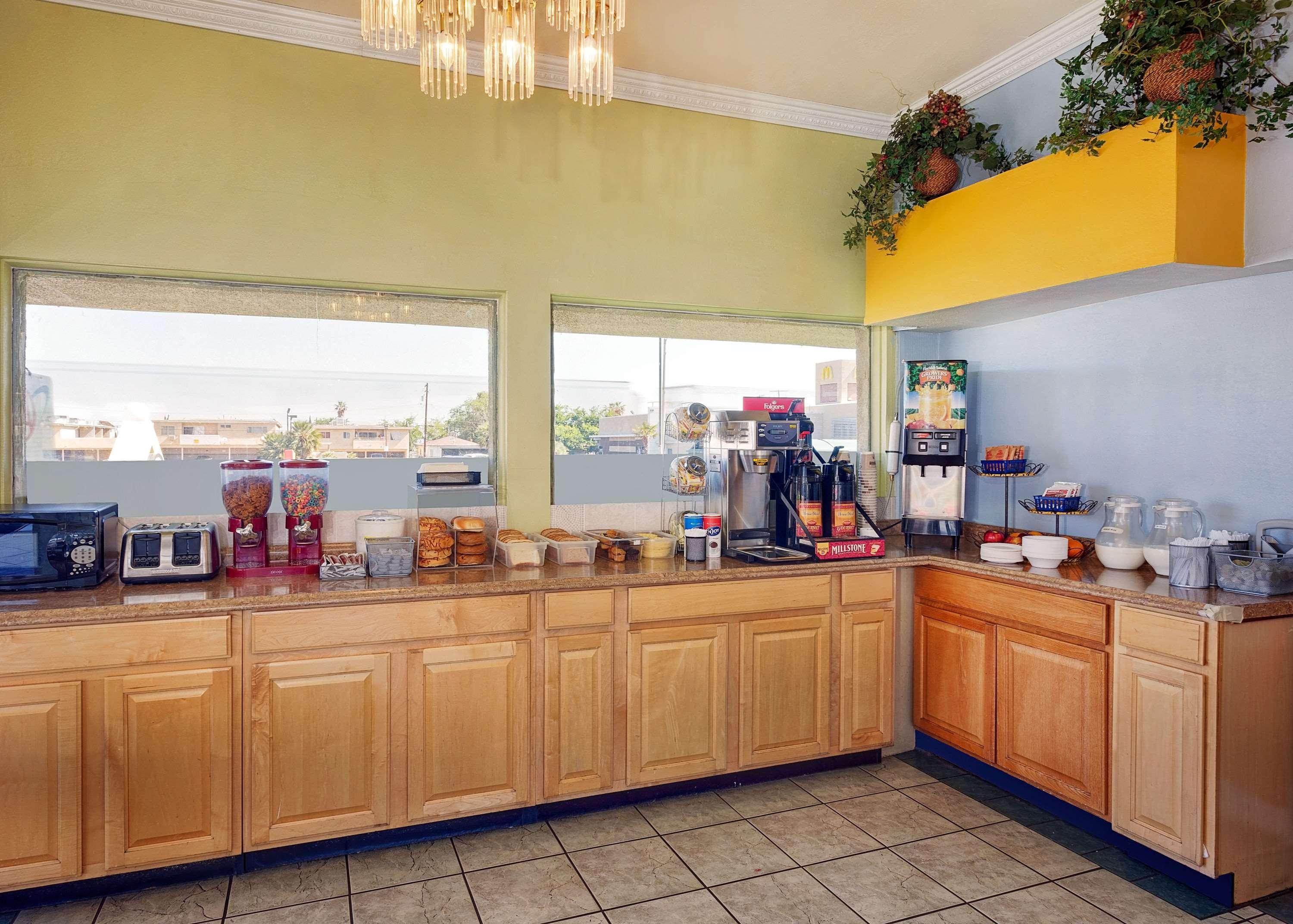 Knights Inn Palmdale Bagian luar foto