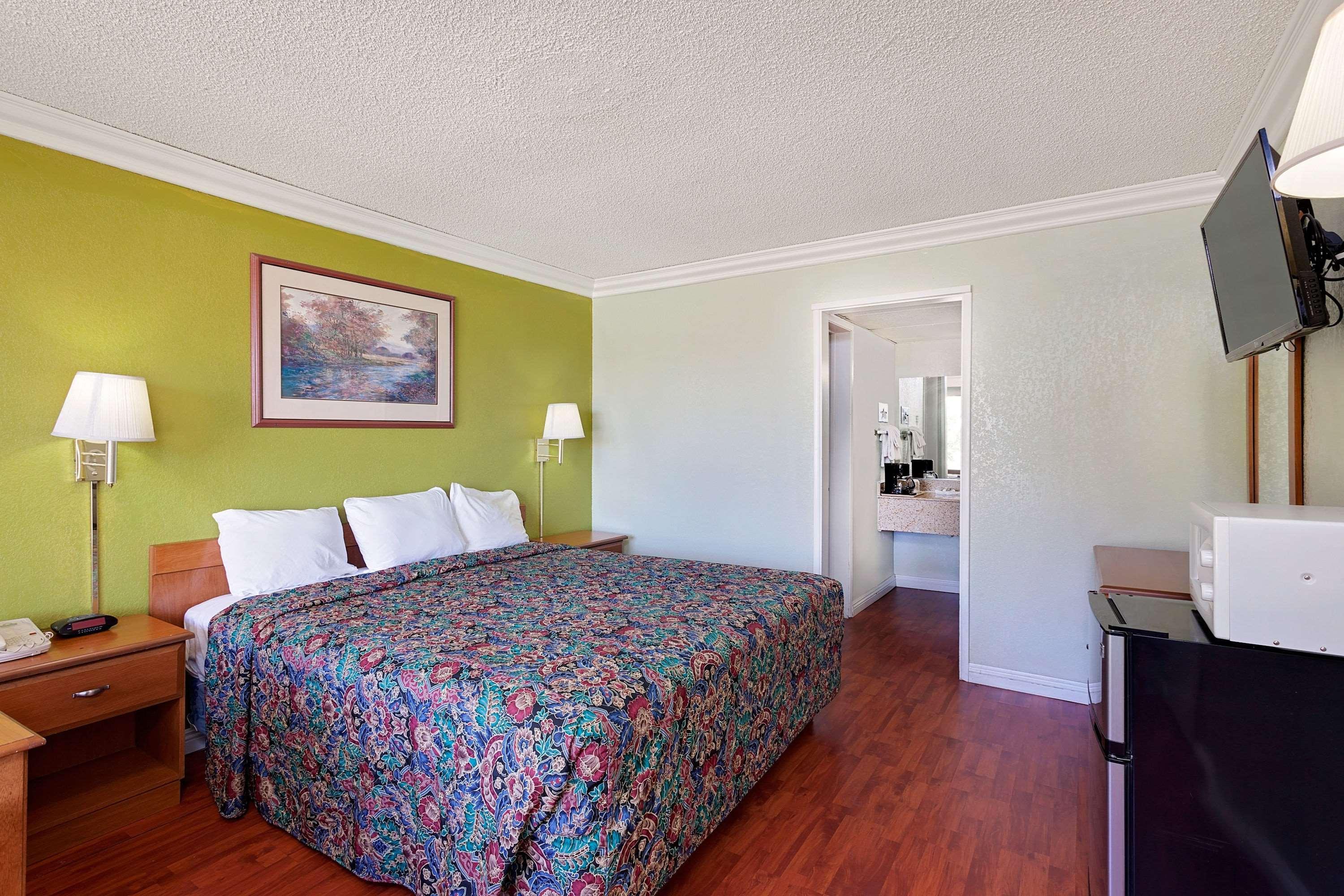Knights Inn Palmdale Bagian luar foto