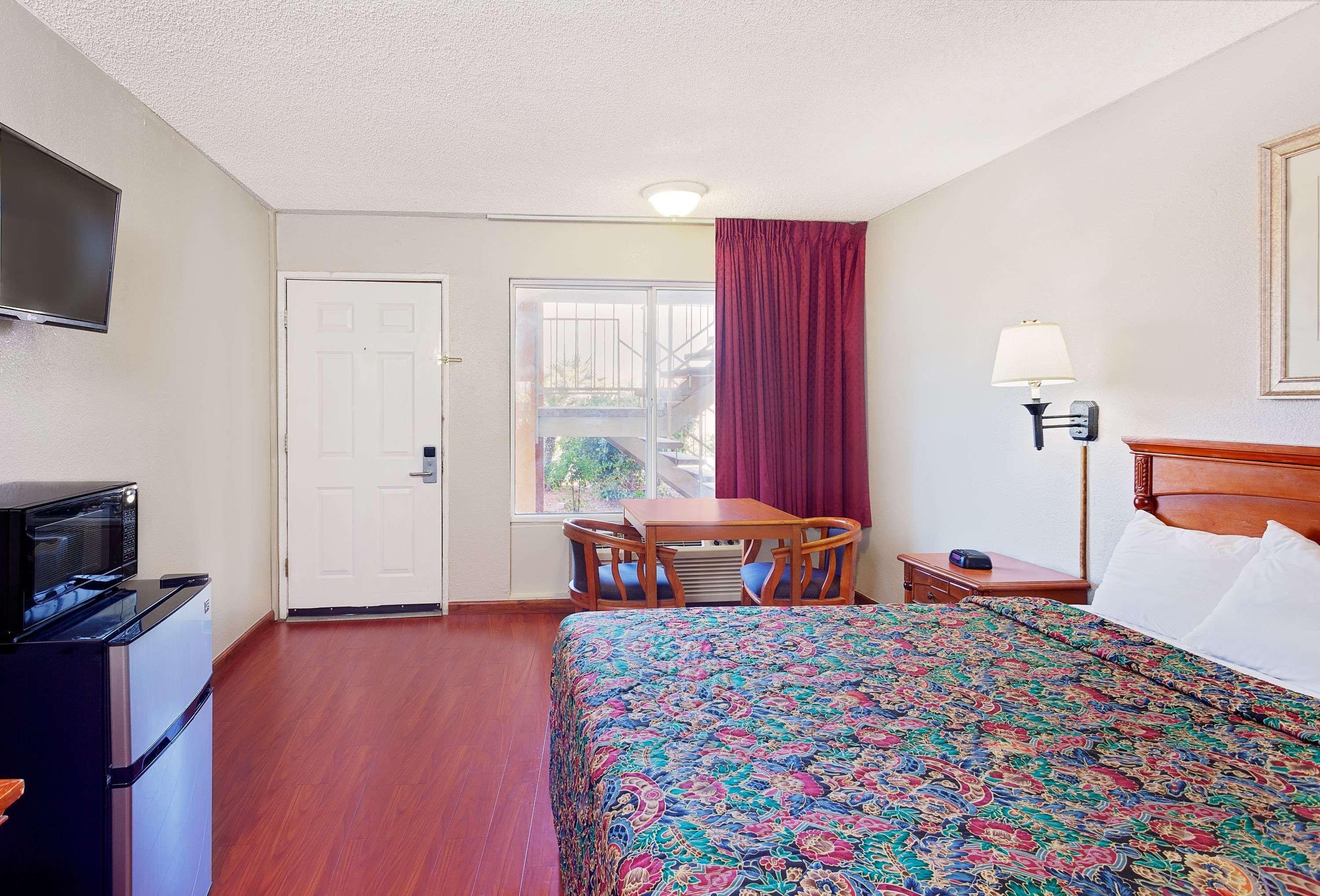 Knights Inn Palmdale Bagian luar foto